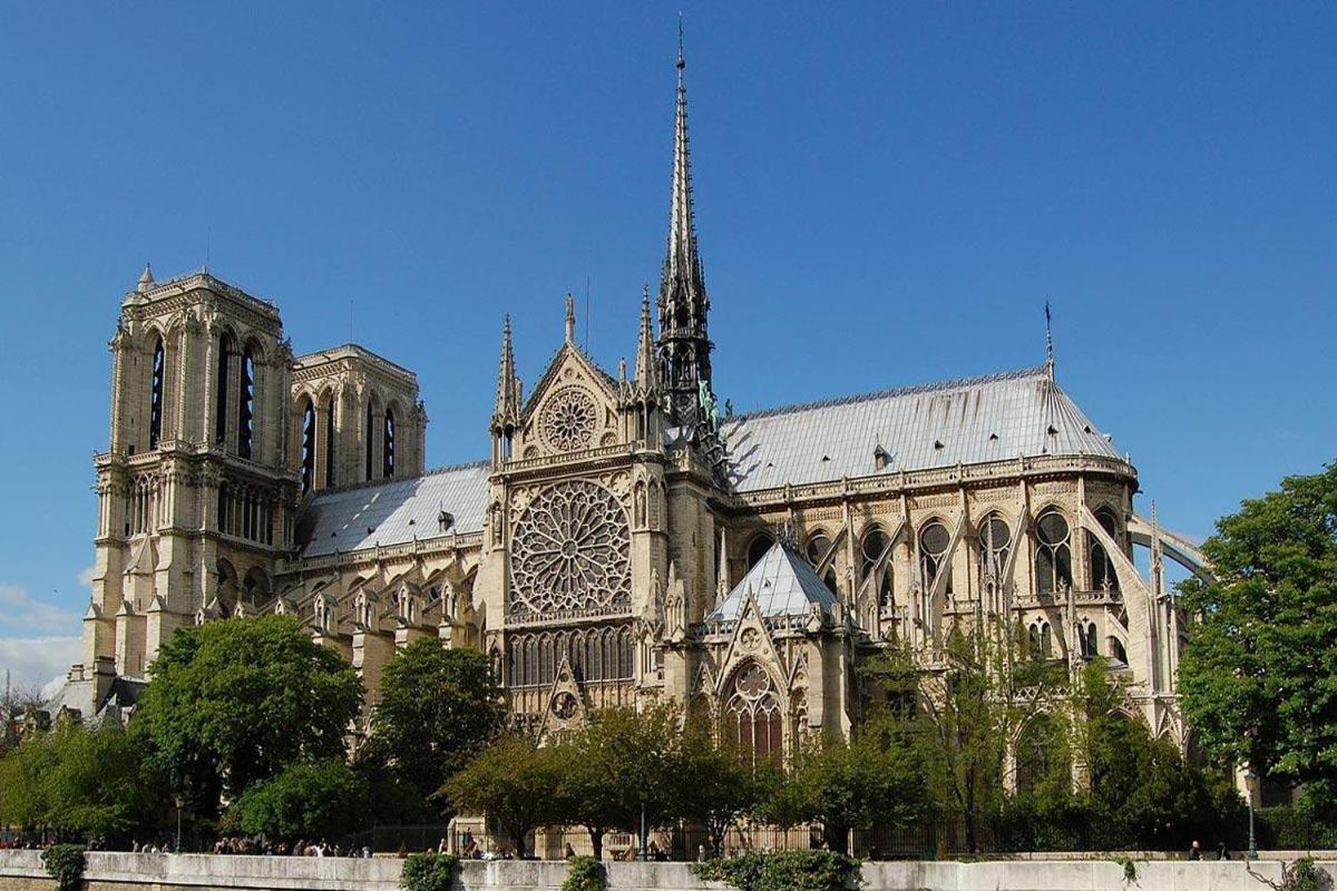 Moderne Artistique Sur Les Toits De Vue Sur Notre-dame Et La Seine Appartamento